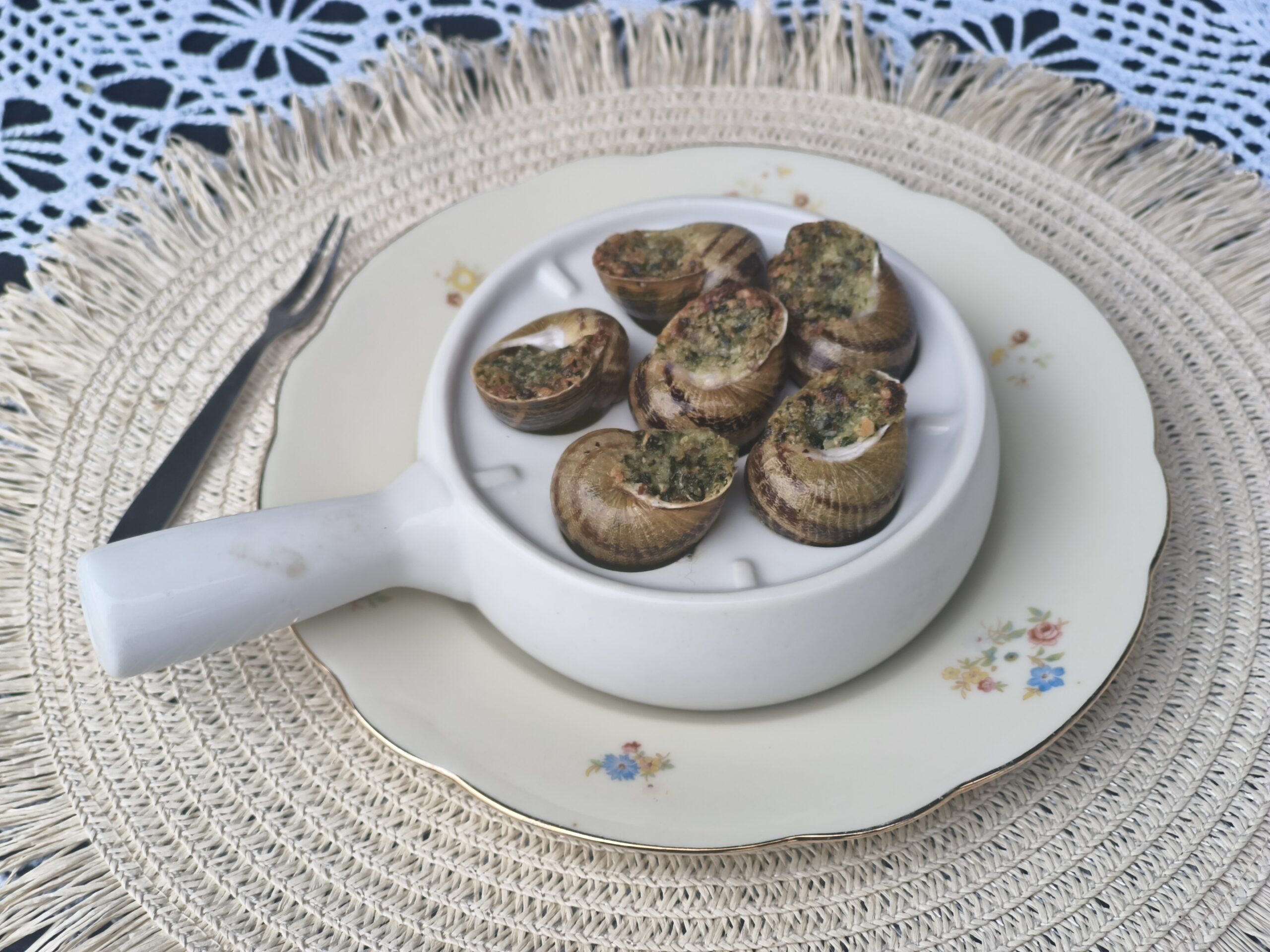 klassikaline escargot´küüslaugu maitsevõiga klassikaline escargot´küüslaugu maitsevõiga