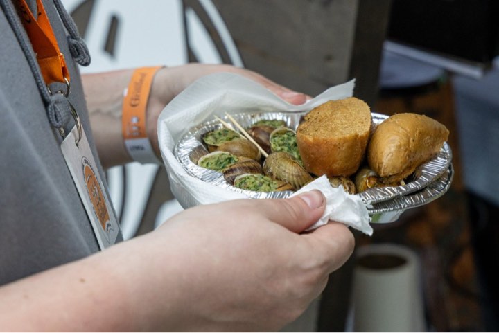 Avaleht osalesime Grillfest üritusel Pärnus. pärnus toimuva grillfesti tõmbenumbriteks on tigudest valmistatud šašlõkk ja viin